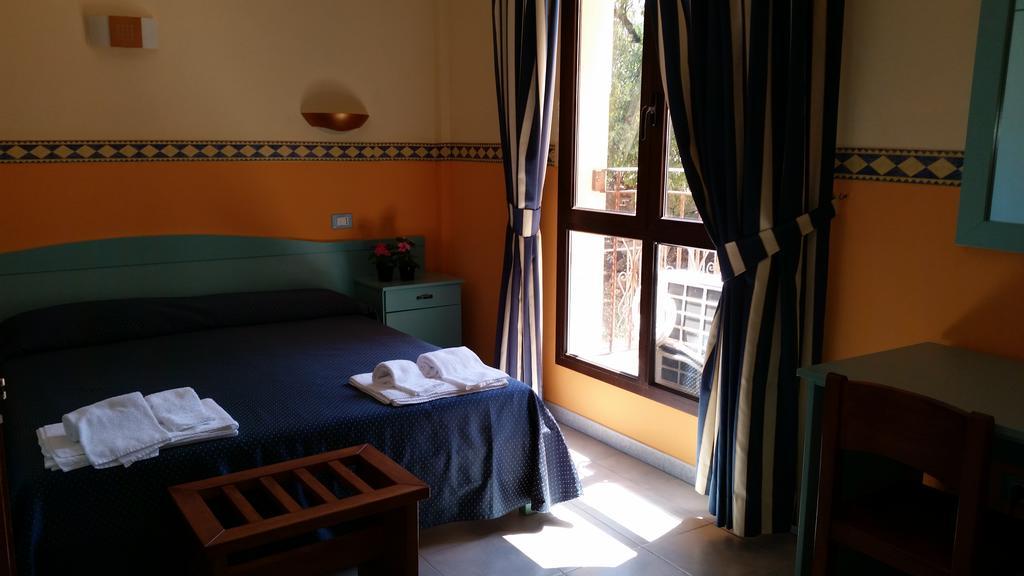 Hotel Costa Antiga SantʼAnna Arresi Extérieur photo